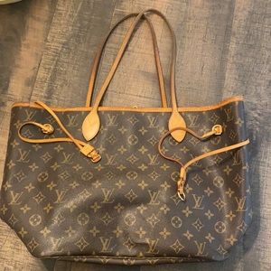Authentic Louis Vuitton Neverfull MM classic LV print tote. Need a lot of work.